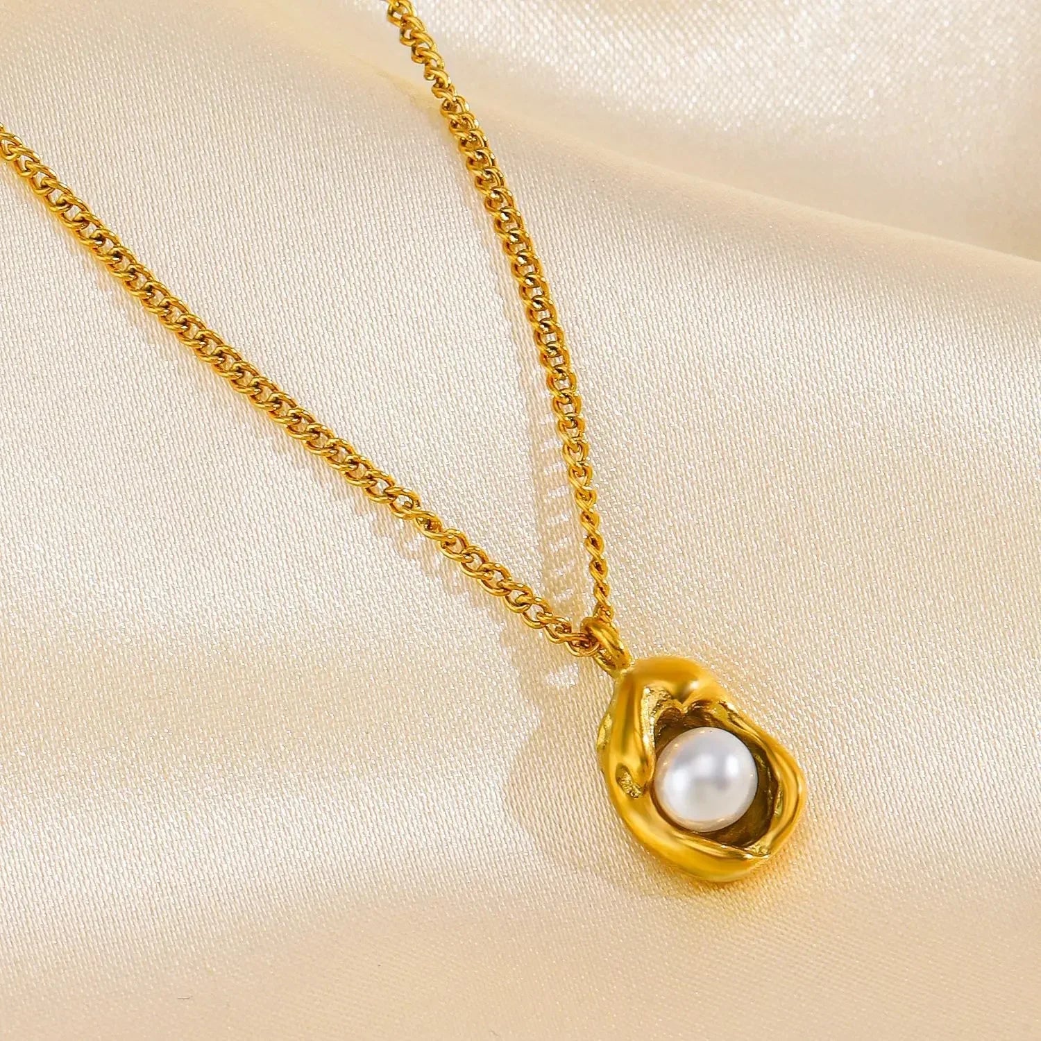 Elegant Pearl Drop Pendant