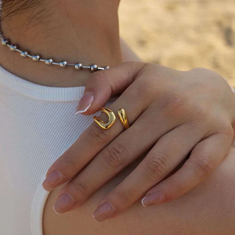 Abstract Adjustable Ring