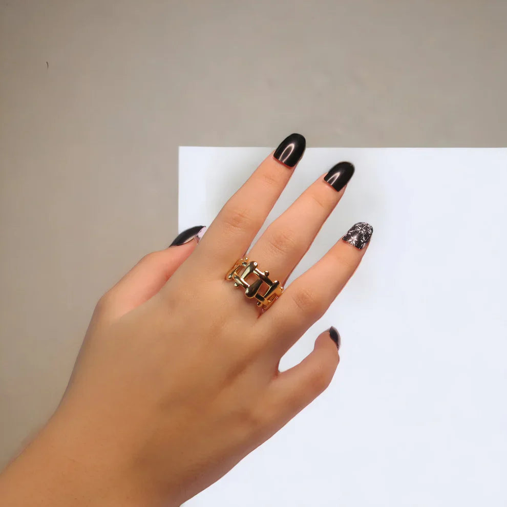 Geometric Bold Statement Ring
